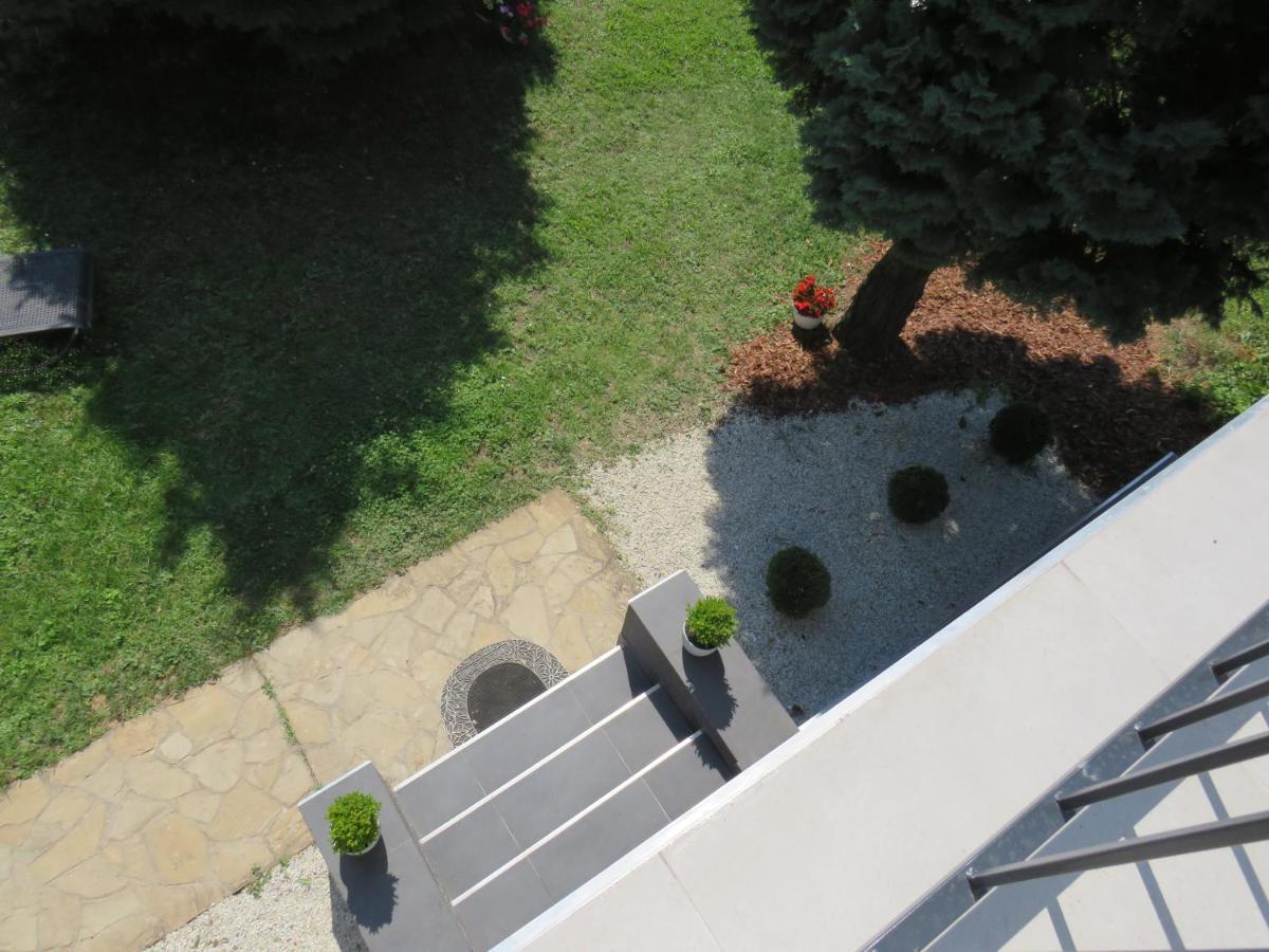 Art Inn Apartmanhaz Balaton-Gyenesdiás エクステリア 写真