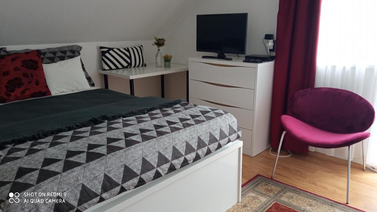 Art Inn Apartmanhaz Balaton-Gyenesdiás エクステリア 写真
